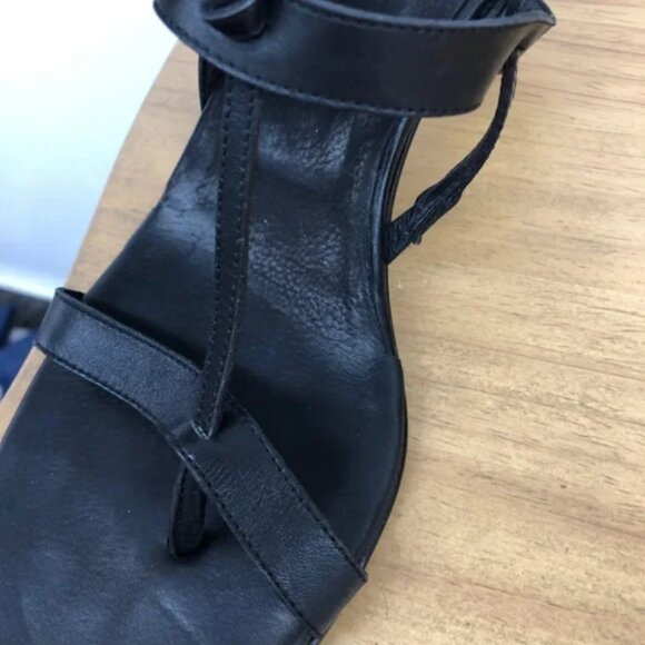 Donald J Pliner Black Kitten Heels Italy Leather Strap Sandals 9.5 - Picture 8 of 8